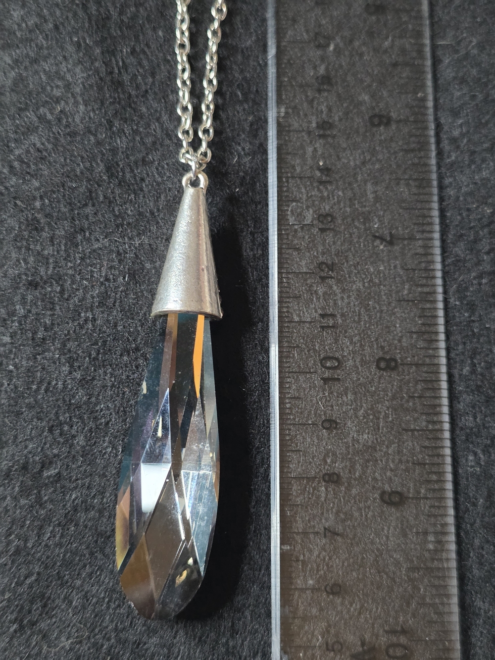 Paparazzi Silver Teardrop Crystal Pendant Necklace - Silver B40